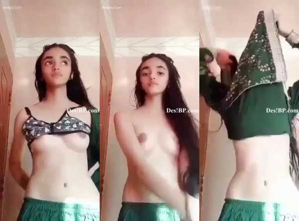 Beautiful Paki Teeen Showing Nude to her BF