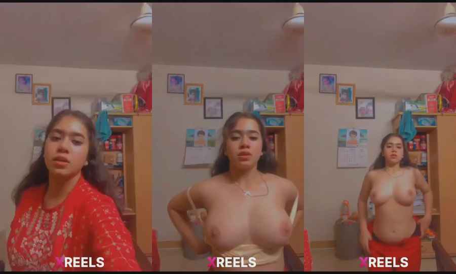 Nude Girl Strips To Record Her MMS