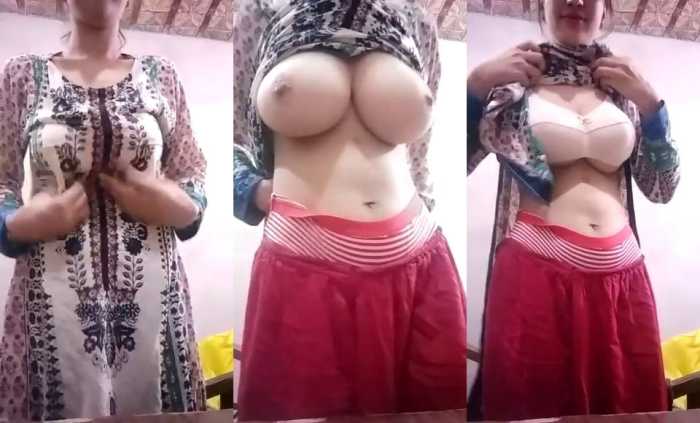 Pakistani girl showing big boobs video call
