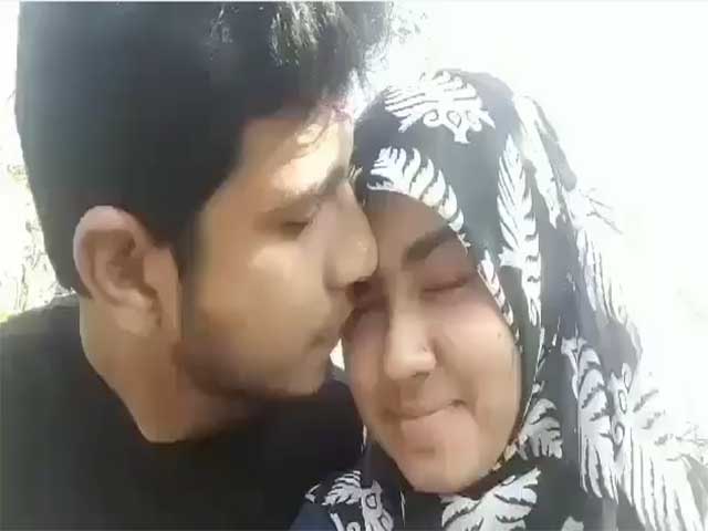 Bangladeshi Hijabi girl giving blowjob outdoors