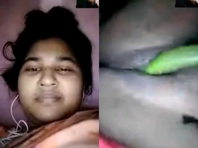 Bangladeshi Village Bhabhi masturbating pussy with veggie