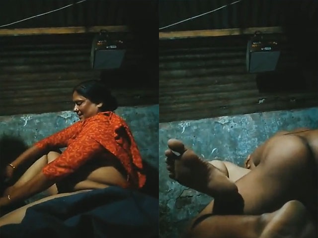Bangladeshi slum Bhabhi in hardcore sex with a local customer