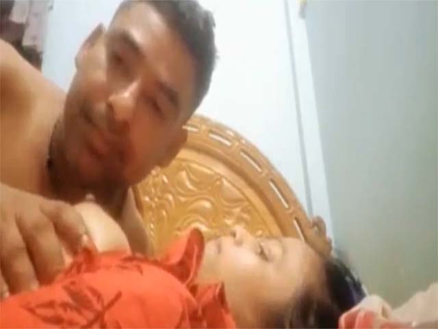 Bangladeshi wife boob sucking home sex MMS