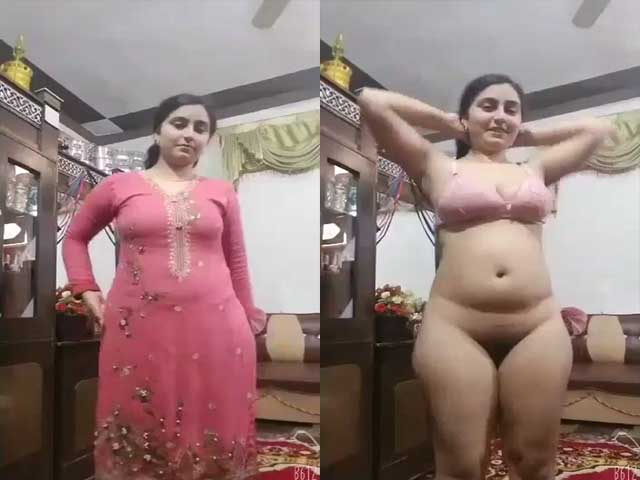 Beautiful Pakistani girl striptease nude selfie MMS