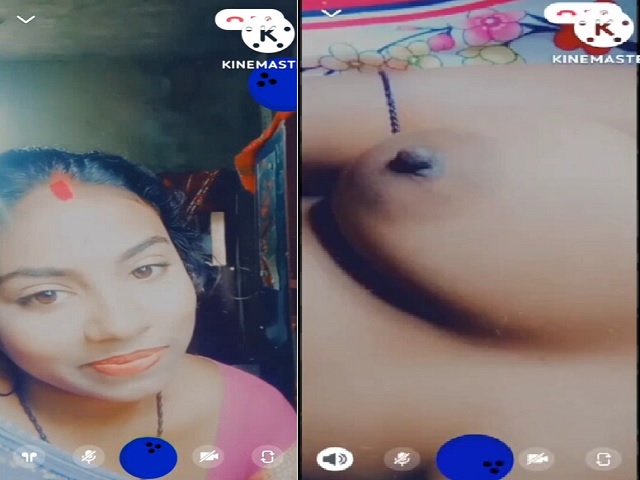 Bengali Boudi blouse open boob show to lover