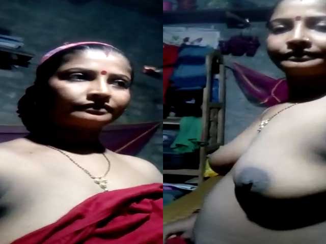 Bengali Boudi showing boobies on selfie cam mode
