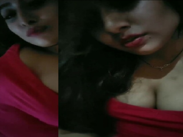 Bengali hottie boobs show on Tango live show
