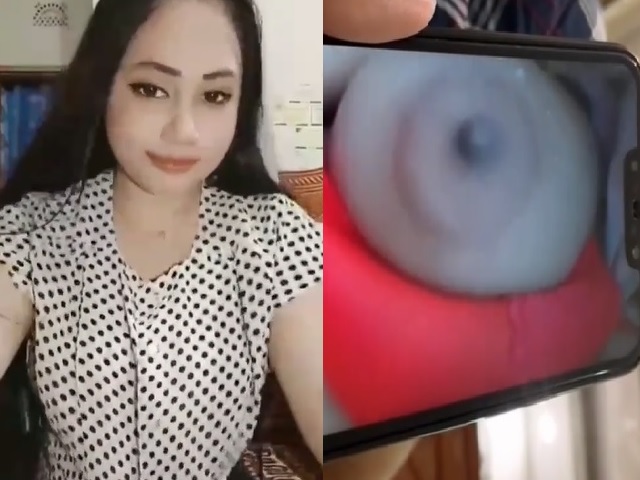 Chamet girl dancing and showing boobs on video call