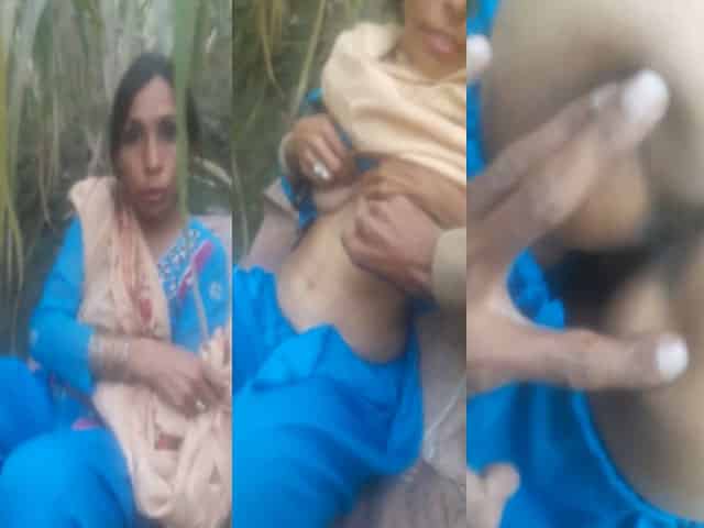 Dehati aunty showing asshole to her secret lover