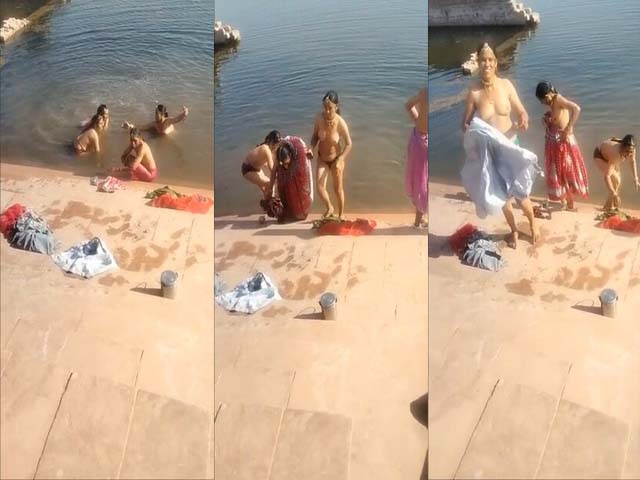 Desi Bhabhi bathing toipless in pond