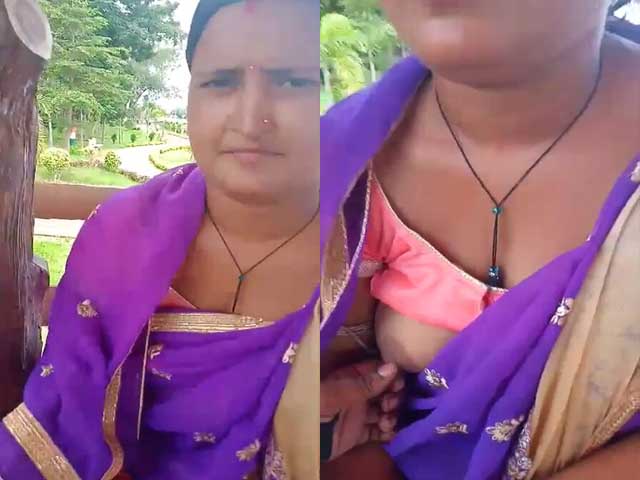 Desi Bhabhi with younger lover in park
