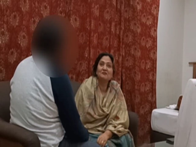 Desi Pakistani aunty sex scandal MMS Part 1