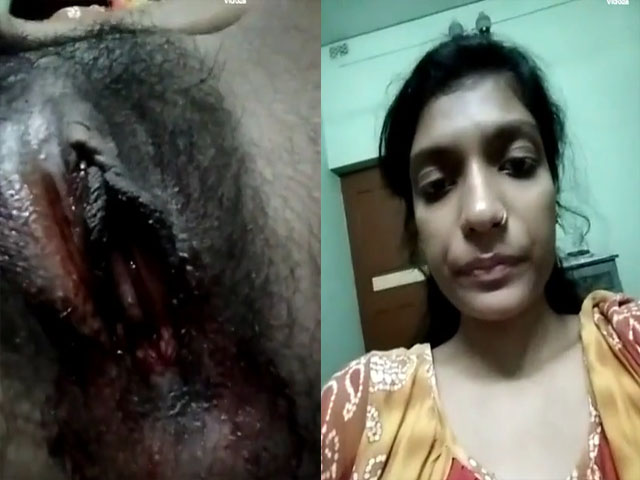 Desi girl showing her bloody pussy during periods