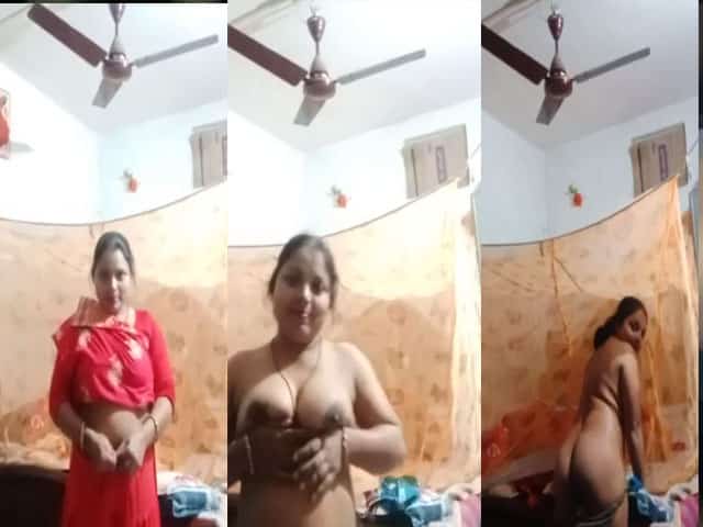Desi horny Bhabhi striptease show video