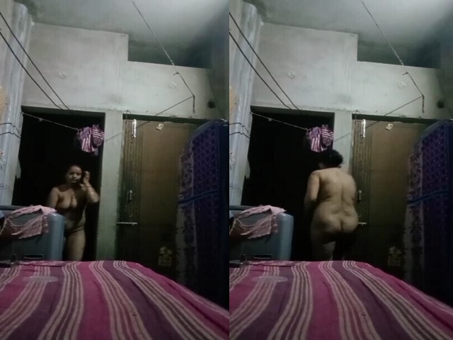 Desi mom nude capture in hidden cam by son