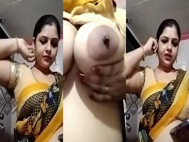 Desi sexy Mom showing boob pussy n ass