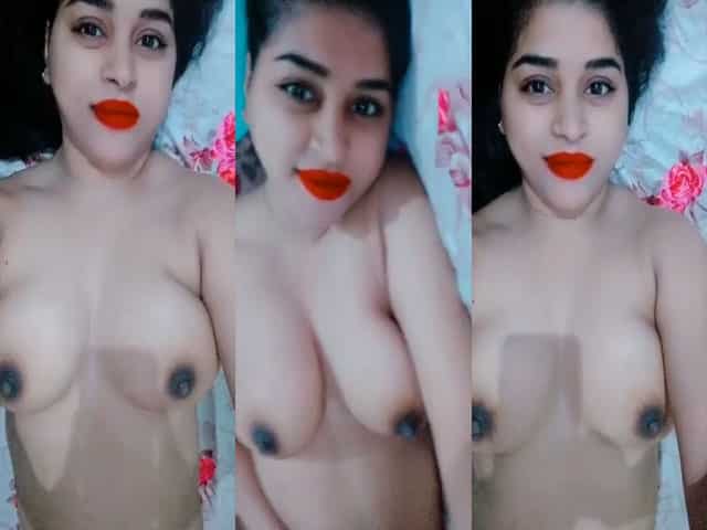 Desi sexy nude show on selfie cam