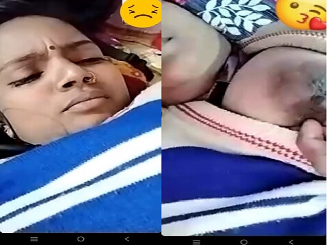 Desi video call bhabhi showing boobs and pussy