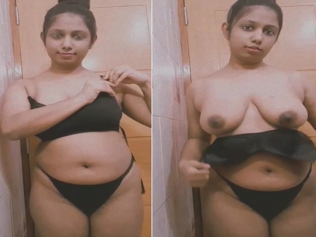 GF stripping bra and tempting boyfriend with boobs show