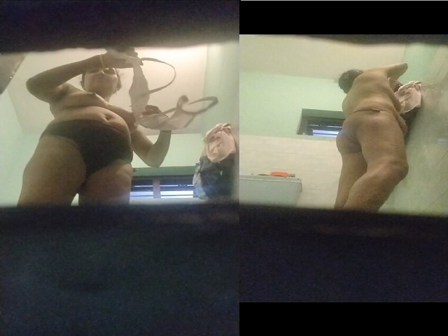 Indian MILF hidden cam nude bathing viral clip