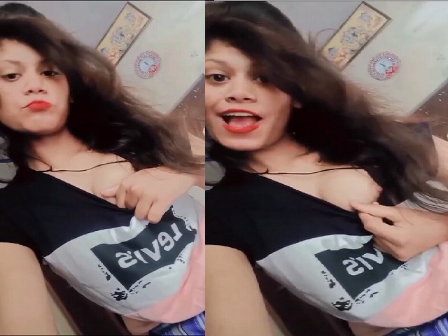 Indian girl nipple slip boob show for lover