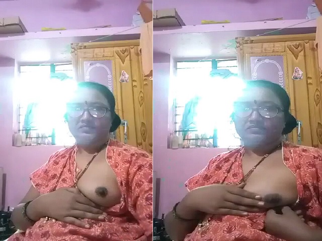 Indian mature aunty showing boobs to lover