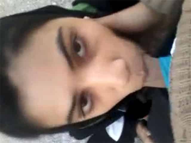 Kashmiri girl sucking dick of her lover outdoors