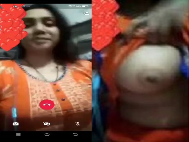 Paki girl big boobs show on WhatsApp video call