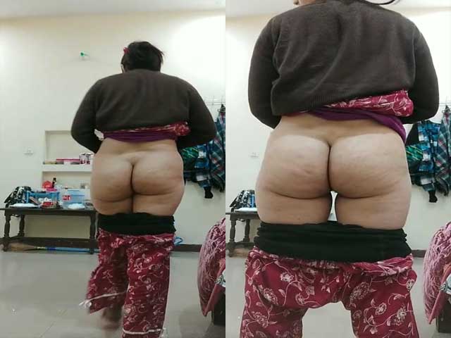 Pakistani girl dispalying her fleshy ass on cam