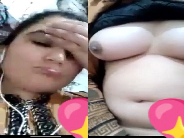Pakistani girl video call showing her big boobs