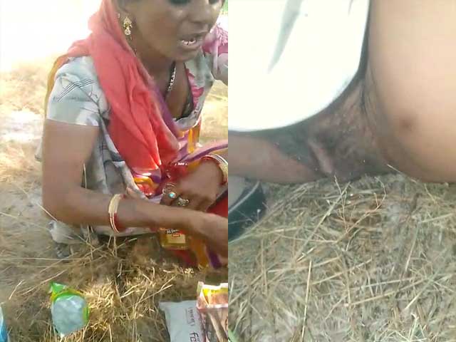 Rajasthani Randi drinking whisky showing pussy