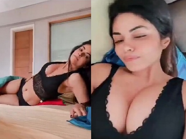 Actress Meera Chopra leaked viral app show