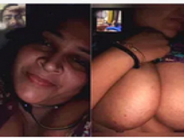 Aunty sex video call showing huge boobs to lover