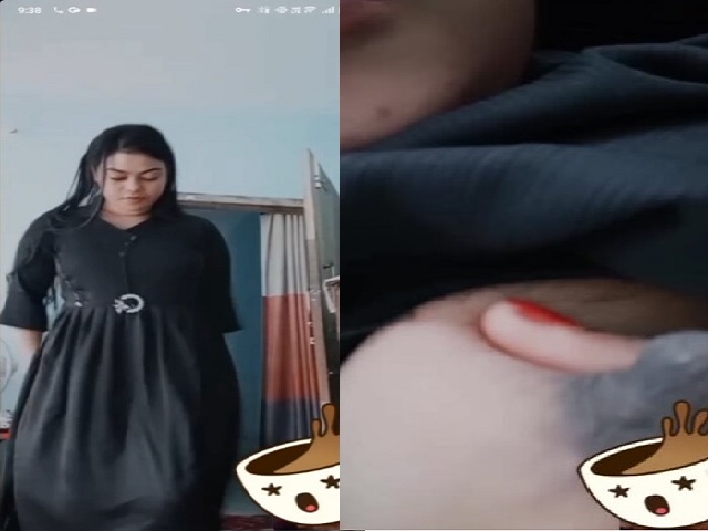 Beautiful girlfriend in maxi shows boobs viral video