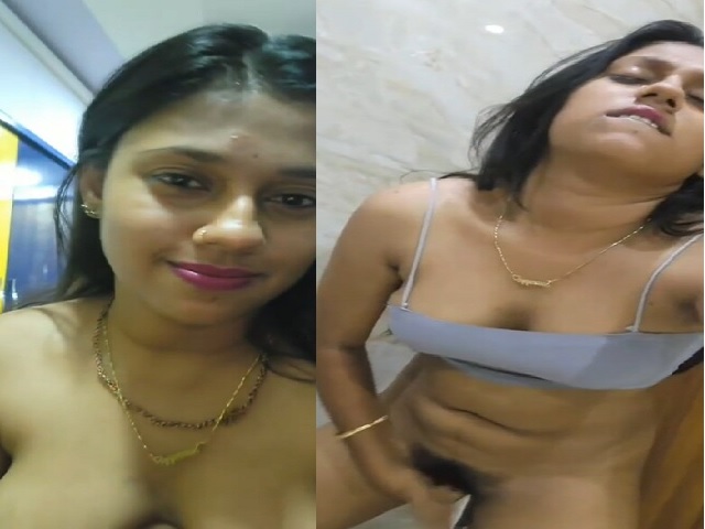 Beautiful lips desi girl fingering hairy pussy
