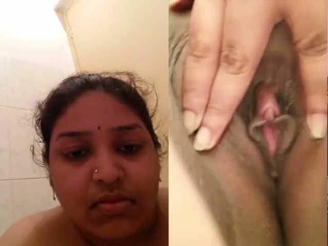 Big boob Bhabhi showing her big pussy