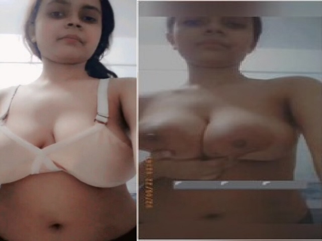 Big boobs Pakistani girl topless selfie