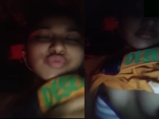 Big lips Bengali girl boobs show to lover on video call