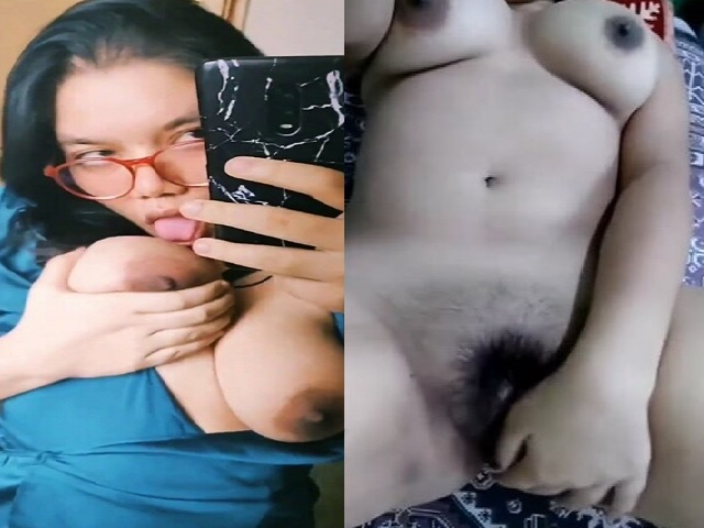 Booby Marathi girlfriend playing with her boobs and pussy