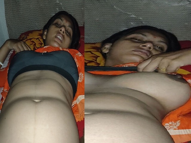 Boudi big boobs pressing by husband while she sleeps
