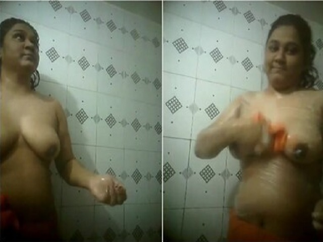 Bubbly bhabhi nude bath recorded for lover