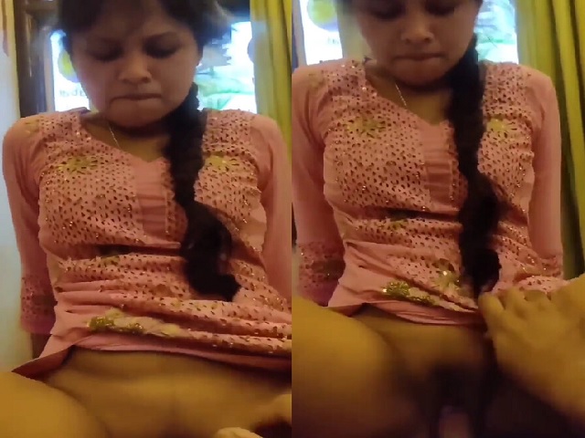College sex girlfriend showing bald pussy fucking