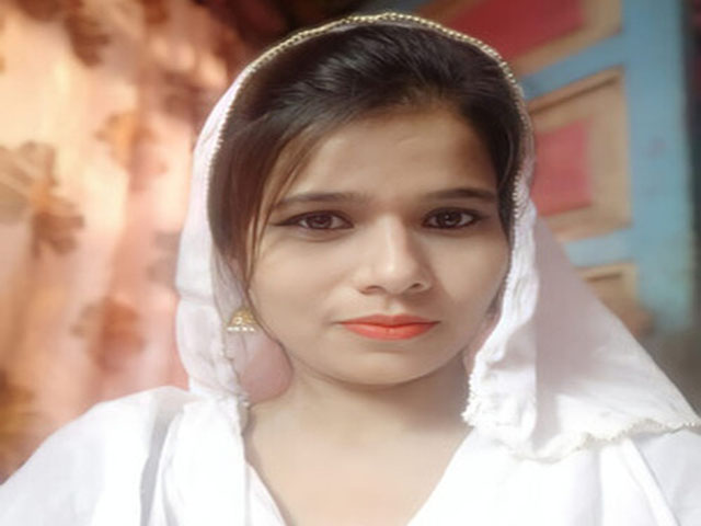 Cute Desi girl shows her big melons