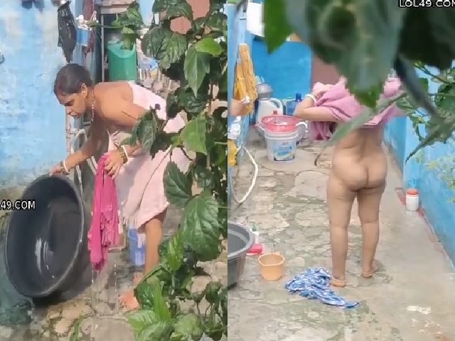 Desi MILF bathing outdoor caught by neighbor viral xxx