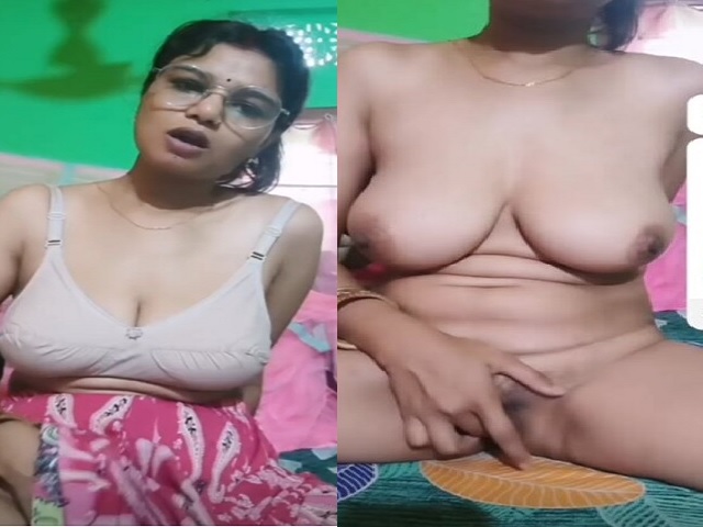 Hairy pubic pussy fingering bhabhi in glasses nude show