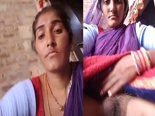 Hairy pussy showing xxx desi village bhabhi