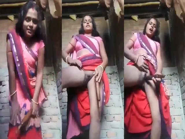 Horny Dehati Bhabhi dildoing pussy on selfie cam