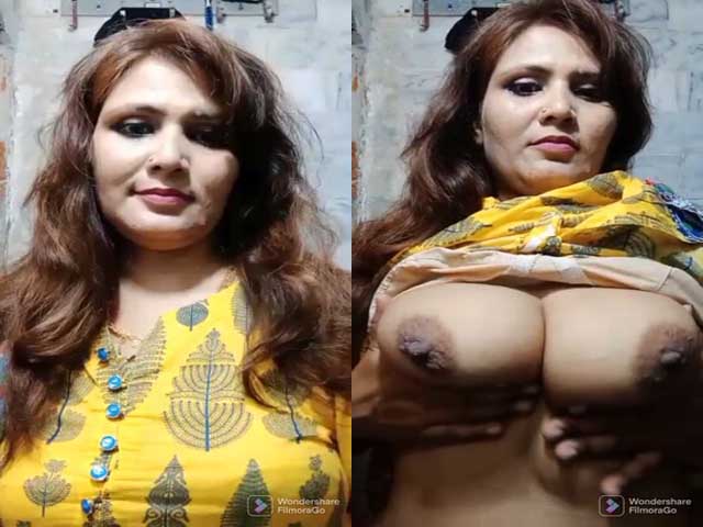Horny Indian Bhabhi shows big boobs and pussy