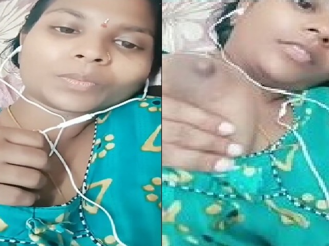 Horny Tamil sex GF naked boob showing to lover