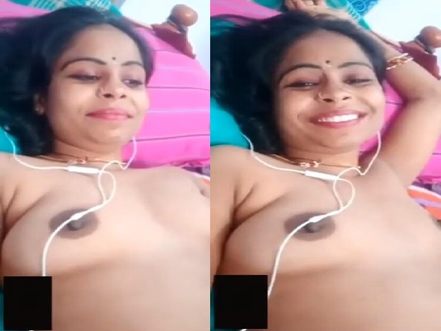 Horny aunty video call boob show with a smile